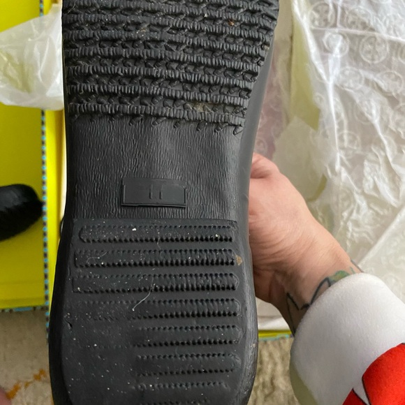 Tory Burch boots slight wear on bottom heal tread size 11 - Picture 4 of 6